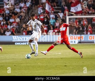 Bridgeview, États-Unis. 09 août 2025. Maren Haile-Selassie, milieu de terrain du Chicago Fire, 7 ans, vue en action avec Timothy Tillman, milieu de terrain du Los Angeles FC, 11 ans, lors du match Chicago Fire FC vs LAFC au SeatGeek Stadium. Score final Chicago Fire 2 : 2 crédit LAFC : SOPA images Limited/Alamy Live News Banque D'Images