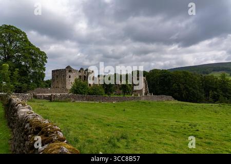 Les restes de la tour Barden à Wharfedale, North Yorkshire, Angleterre Banque D'Images