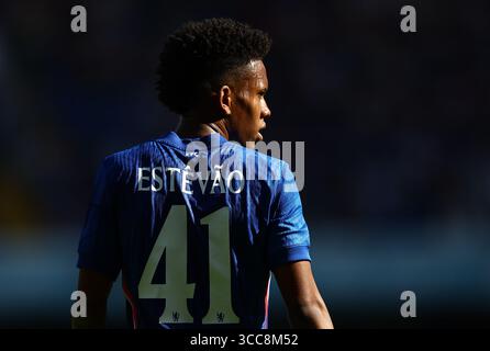Londres, Royaume-Uni. 10 août 2025. Estevao de Chelsea pendant Chelsea et AC Milan match de football, pré-saison amicale, Stamford Bridge Stadium , Londres Royaume-Uni. Crédit : Michael Zemanek crédit : Michael Zemanek/Alamy Live News Banque D'Images