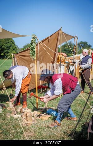 The Sealed Knot a reconstitué la guerre civile du XVIIe siècle de Culcheth dans le Cheshire où royalistes et parlementaires se sont affrontés dans la bataille. Banque D'Images