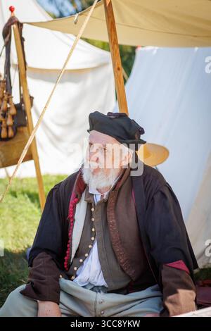 The Sealed Knot a reconstitué la guerre civile du XVIIe siècle de Culcheth dans le Cheshire où royalistes et parlementaires se sont affrontés dans la bataille. Banque D'Images