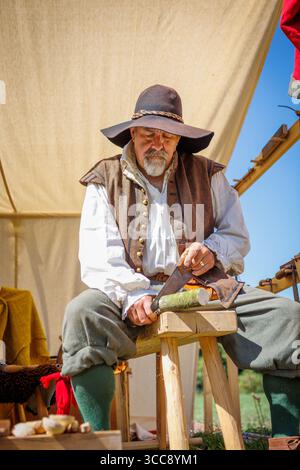 The Sealed Knot a reconstitué la guerre civile du XVIIe siècle de Culcheth dans le Cheshire où royalistes et parlementaires se sont affrontés dans la bataille. Banque D'Images
