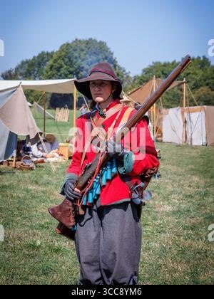 The Sealed Knot a reconstitué la guerre civile du XVIIe siècle de Culcheth dans le Cheshire où royalistes et parlementaires se sont affrontés dans la bataille. Banque D'Images