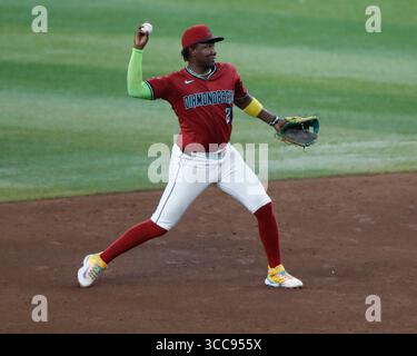 Phoenix, Arizona, États-Unis. 10 août 2025 : Geraldo Perdomo (2), l'arrêt court des Diamondbacks de l'Arizona, se classe troisième dans le match entre les Rockies du Colorado et les Diamondbacks de l'Arizona à Chase Field à Phoenix, Arizona. Michael Cazares/CSM. Crédit : Cal Sport Media/Alamy Live News Banque D'Images