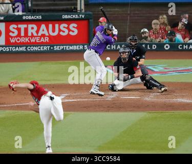Phoenix, Arizona, États-Unis. 10 août 2025 : Yanquiel Fernandez (35 ans), le rival des Rockies du Colorado, au plateau du match entre les Rockies du Colorado et les Diamondbacks de l'Arizona au Chase Field à Phoenix, Arizona. Michael Cazares/CSM. Crédit : Cal Sport Media/Alamy Live News Banque D'Images