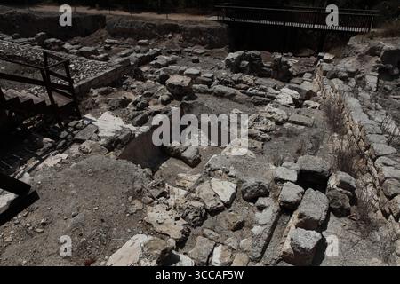 Mikveh dans un quartier résidentiel en ruine, les maisons avaient des Mikveh, des bains de purification juifs ou des bains rituels juifs indiquant que des Juifs y vivaient. Banque D'Images