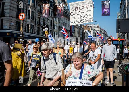 "Tout le sang de Gaza est sur la pancarte du Hamas" lors de la manifestation "Bring Them Home" appelant à la libération des otages israéliens détenus par le Hamas depuis octobre Banque D'Images