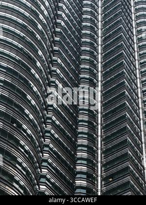 15 juillet 2025. Kuala Lumpur, Malaisie. Construction moderne de tours jumelles dans le centre de KL. Gratte-ciel Petronas. Banque D'Images