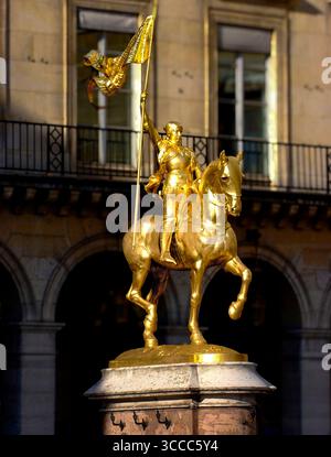 Statue d'or de Jeanne d'Arc à Paris France Banque D'Images