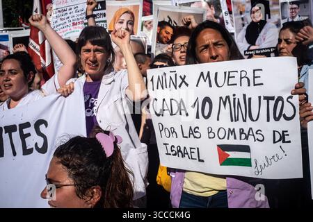 11 novembre 2023, Buenos Aires, Buenos Aires, Argentine : des agents de santé argentins manifestent sur la Plaza de Mayo contre le génocide palestinien par les forces israéliennes. (Crédit image : © Daniella Fernandez Realin/ZUMA Press Wire) Banque D'Images