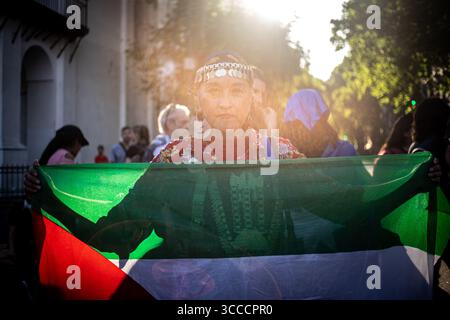 11 novembre 2023, Buenos Aires, Buenos Aires, Argentine : les femmes mapuches de la Plaza de Mayo manifestent leur solidarité avec le peuple palestinien. (Crédit image : © Daniella Fernandez Realin/ZUMA Press Wire) Banque D'Images