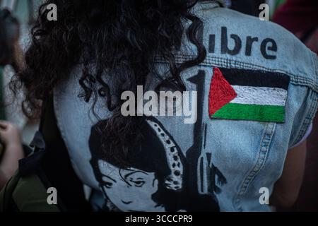 11 novembre 2023, Buenos Aires, Buenos Aires, Argentine : femme sur la Plaza de Mayo porte un gilet qui dit Palestine libre., sur la Plaza de Mayo. (Crédit image : © Daniella Fernandez Realin/ZUMA Press Wire) Banque D'Images
