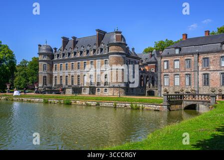 Château de Belœil en été, château baroque à douves à Beloeil et résidence des princes de ligne, province du Hainaut, Wallonie, Belgique Banque D'Images