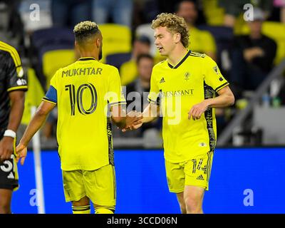 28 mai 2023 : le milieu de terrain de Nashville SC Hany Mukhtar (10) et l'attaquant Jacob Shaffelburg (14) pendant la deuxième moitié d'un match en MLS entre Columbus Crew et Nashville SC au Geodis Park à Nashville TN Steve Roberts/CSM (crédit image : © @ Steve Roberts/CSM via ZUMA Press Wire) Banque D'Images