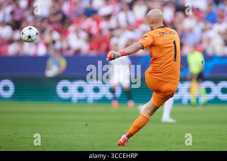 25 octobre 2022, SÉVILLE, SÉVILLE, ESPAGNE : Marko Dmitrovic du Sevilla FC en action lors du match de l'UEFA Champions League, Groupe G, entre le Sevilla FC et le FC Copenhague à l'Estadio Ramon Sanchez Pizjuan le 25 octobre 2022 à Séville, Espagne. (Crédit image : © Joaquin Corchero/AFP7 via ZUMA Press Wire) Banque D'Images