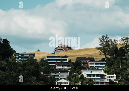 Vues panoramiques sur les Alpes suisses, y compris Matterhorn, région de la Jungfrau, villages alpins, glaciers, lacs, et des paysages urbains à travers la Suisse. Banque D'Images