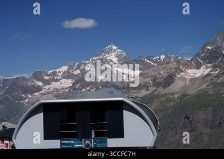 Vues panoramiques sur les Alpes suisses, y compris Matterhorn, région de la Jungfrau, villages alpins, glaciers, lacs, et des paysages urbains à travers la Suisse. Banque D'Images