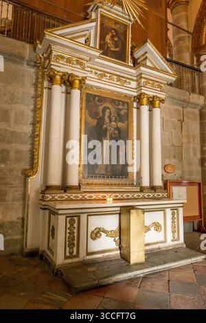 25 juin 2018, Oaxaca de Juarez, Oaxaca, Mexique : autel de la Vierge du pardon dans la cathédrale notre-Dame de l'Assomption dans la ville historique de Oaxaca, Mexique. Construit entre 1573 et 1773. Partie d'un site du patrimoine mondial de l'UNESCO. (Crédit image : © Jon G. Fuller / Vwpics/VW pics via ZUMA Press Wire) Banque D'Images