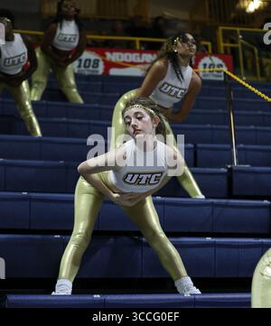 26 novembre 2022, Chattanooga, Tennessee, États-Unis : Chattanooga MOCS Elite Dance Team se produit lors du match de basket-ball universitaire masculin de la NCAA entre les Murray State Racers et les UT-Chattanooga MOCS à McKenzie Arena. (Crédit image : © Frank Mattia/ZUMA Press Wire) Banque D'Images