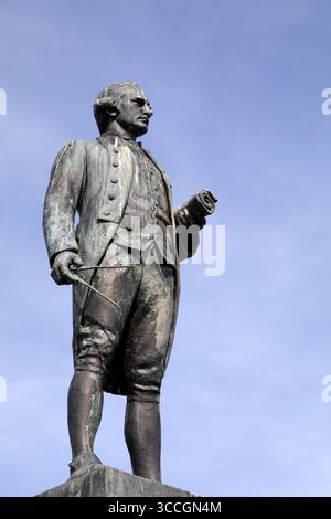 Statue du capitaine James Cook (1728-1779) à Whitby, North Yorkshire. Banque D'Images