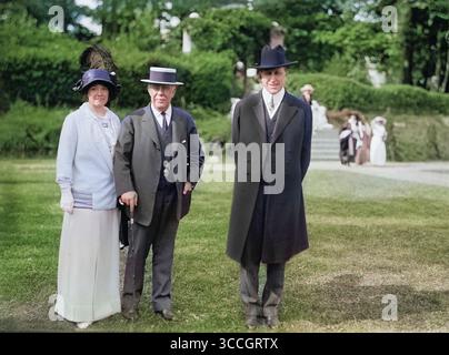 1er juin 2023, Washington, DC, États-Unis : Millicent Hearst et William Randolph Hearst avec John R. McLean (au centre), participant à la fête de l'amitié organisée par John R. McLean à sa propriété, Washington, D.C, États-Unis, Harris & Ewing, 1913 (crédit image : © JT Vintage/Glasshouse via ZUMA Press Wire) Banque D'Images