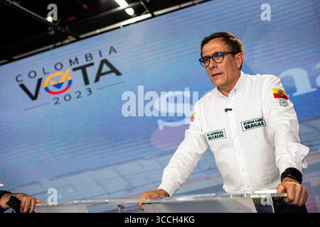 25 octobre 2023, Bogota, Cundinamarca, Colombie : le candidat du parti politique Cambio radical ancien directeur général de la police, Jorge Luis Vargas, participe au débat sur les derniers candidats avant les élections régionales en Colombie le 25 octobre 2023. (Crédit image : © Sebastian Barros/LongVisual via ZUMA Press Wire) Banque D'Images