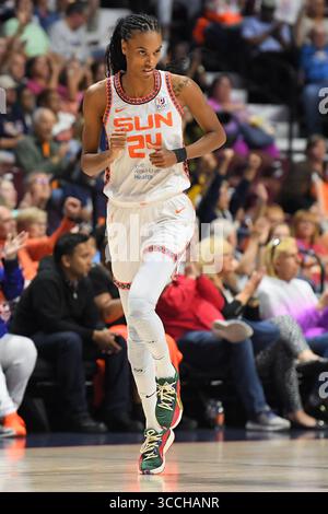 31 août 2023 : L'attaquante DeWanna Bonner (24 ans) du Connecticut Sun descend le court lors d'un match WNBA entre le Phoenix Mercury et le Connecticut Sun au Mohegan Sun Arena à Uncasville, Connecticut. Erica Denhoff/CSM (crédit image : © Erica Denhoff/CSM via ZUMA Press Wire) Banque D'Images