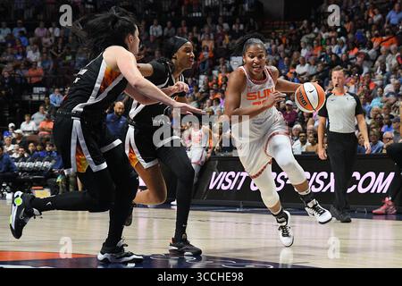 31 août 2023 : Alyssa Thomas (25), attaquante du Connecticut Sun, se dirige vers le panier lors d'un match WNBA entre le Phoenix Mercury et le Connecticut Sun au Mohegan Sun Arena à Uncasville, Connecticut. Erica Denhoff/CSM (crédit image : © Erica Denhoff/CSM via ZUMA Press Wire) Banque D'Images