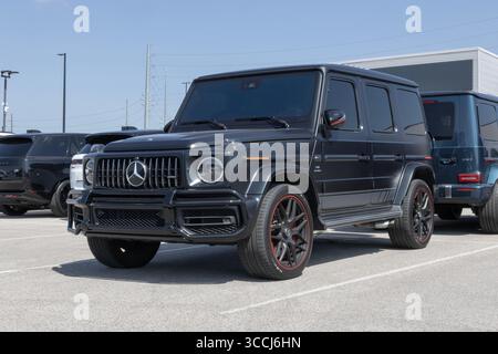 Indianapolis - 8 août 2025 : présentoir Mercedes-Benz G63 AMG usagé. Avec des préoccupations de prix, Mercedes vend des voitures d'occasion pour répondre à la demande. MY :2019 Banque D'Images