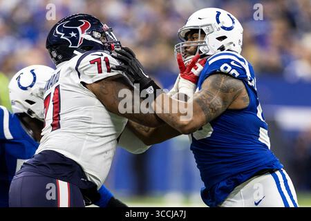 08 janvier 2023 : Chris Williams (95), joueur de ligne défensif des Colts d'Indianapolis, et Tytus Howard (71), joueur de ligne offensif des Texans de Houston, se battent sur la ligne de scrimmage lors d'un match NFL à Indianapolis, Indiana. John Mersits/CSM. (Crédit image : © John Mersits/CSM via ZUMA Press Wire) Banque D'Images