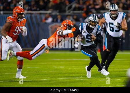 9 novembre 2023 : Jaquan Brisker, quarterback #9 des Panthers Bryce Young, lors d'un match contre les Panthers de la Caroline à Chicago, Illinois. Mike Wulf/CSM (image de crédit : Banque D'Images