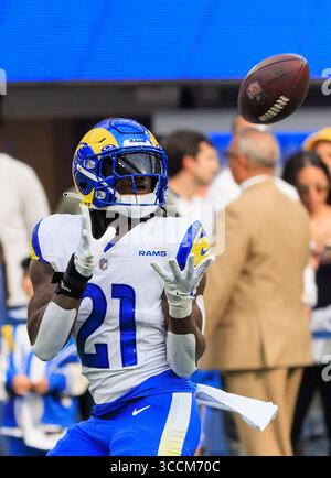 3 décembre 2023, Los Angeles, Californie, États-Unis : 21 Zach Evans, RB des Rams de Los Angeles pendant les échauffements avant leur match de saison régulière contre les Browns de Cleveland le dimanche 3 décembre 2023 au SoFi Stadium d'Inglewood, Californie. JAVIER ROJAS/PI (crédit image : © PI via ZUMA Press Wire) Banque D'Images