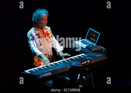 3 novembre 2023, Trondheim, Copenhague, Norvège : Trondheim, Norvège. 03 novembre 2023. Le groupe de rock anglais Smokie donne un concert à Olavshallen à Trondheim. Ici, le musicien Martin Bullard est vu en direct sur scène. (Crédit image : © Tor Atle Kleven/Gonzales photo via ZUMA Press) Banque D'Images