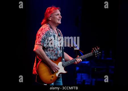 3 novembre 2023, Trondheim, Copenhague, Norvège : Trondheim, Norvège. 03 novembre 2023. Le groupe de rock anglais Smokie donne un concert à Olavshallen à Trondheim. Ici, le chanteur et musicien Mick McConnell est vu en direct sur scène. (Crédit image : © Tor Atle Kleven/Gonzales photo via ZUMA Press) Banque D'Images