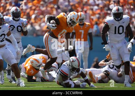 2 septembre 2023 : Jaylen Wright #0 des volontaires du Tennessee dirige la balle pendant le match de football de la NCAA entre les volontaires de l'Université du Tennessee et les cavaliers de l'Université de Virginie au Nissan Stadium de Nashville TN Tim Gangloff/CSM (crédit image : © Tim Gangloff/CSM via ZUMA Press Wire) Banque D'Images