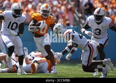 2 septembre 2023 : Jaylen Wright #0 des volontaires du Tennessee dirige la balle pendant le match de football de la NCAA entre les volontaires de l'Université du Tennessee et les cavaliers de l'Université de Virginie au Nissan Stadium de Nashville TN Tim Gangloff/CSM (crédit image : © Tim Gangloff/CSM via ZUMA Press Wire) Banque D'Images