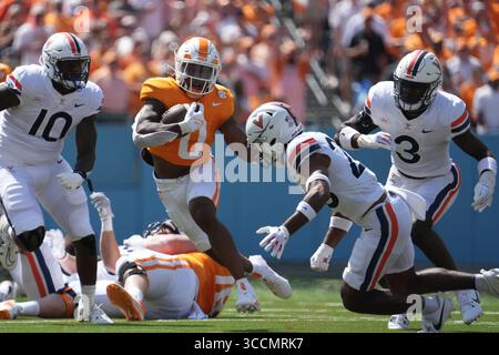2 septembre 2023 : Jaylen Wright #0 des volontaires du Tennessee dirige la balle pendant le match de football de la NCAA entre les volontaires de l'Université du Tennessee et les cavaliers de l'Université de Virginie au Nissan Stadium de Nashville TN Tim Gangloff/CSM (crédit image : © Tim Gangloff/CSM via ZUMA Press Wire) Banque D'Images