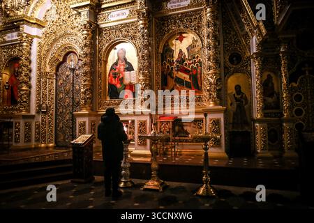 30 décembre 2018 - Kiev, Kiev, Ukraine - le Lavra des grottes de Kiev est sous la juridiction de l'Église orthodoxe ukrainienne (autonome au sein du Patriarcat de Moscou). Datant du XIe siècle, c'est le monastère le plus prestigieux d'Ukraine. Conçu pour concurrencer l'église Sainte-Sophie de Constantinople, la cathédrale Sainte-Sophie de Kiev symbolise la ''nouvelle Constantinople'', capitale de la principauté chrétienne créée au XIe siècle dans une région évangélisée après le baptême de Vladimir en 988. L'influence spirituelle et intellectuelle du Lav de Kievo-Pechersk Banque D'Images