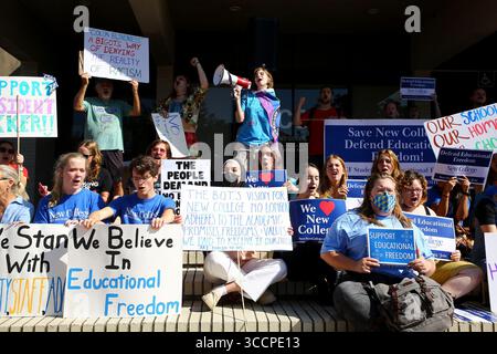 31 janvier 2023, Sarasota, FLORIDE, États-Unis : avant la première réunion des nouveaux administrateurs en janvier, les étudiants ont manifesté devant le centre de conférence sur le campus. (Crédit image : © Douglas R. Clifford/Tampa Bay Times via ZUMA Press Wire) Banque D'Images