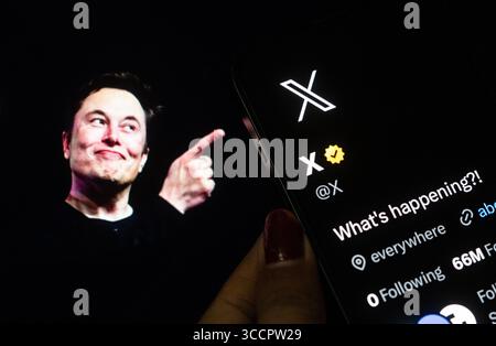 27 juillet 2023 : dans cette illustration photo, une personne navigant sur le compte X, anciennement Twitter, sur un iPhone, le 27 juillet 2023 à Guwahati, Inde (crédit image : © David Talukdar/ZUMA Press Wire) Banque D'Images