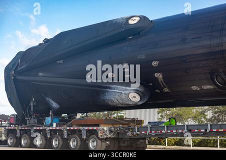 Cap Canaveral, États-Unis. 11 août 2025. 11 août 2025 SpaceX transporte Falcon 9 première étape B1080-21 avec 21 vols dans l'espace de retour à Hanger X de Port Canaveral Brevard County Florida USA. (Photo de Scott Schilke/SipaUSA) crédit : Sipa USA/Alamy Live News Banque D'Images