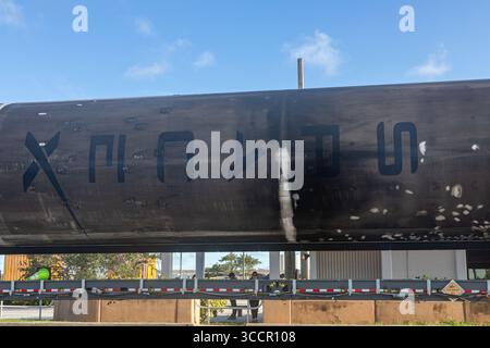 Cap Canaveral, États-Unis. 11 août 2025. 11 août 2025 SpaceX transporte Falcon 9 première étape B1080-21 avec 21 vols dans l'espace de retour à Hanger X de Port Canaveral Brevard County Florida USA. (Photo de Scott Schilke/SipaUSA) crédit : Sipa USA/Alamy Live News Banque D'Images