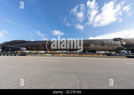 Cap Canaveral, États-Unis. 11 août 2025. 11 août 2025 SpaceX transporte Falcon 9 première étape B1080-21 avec 21 vols dans l'espace de retour à Hanger X de Port Canaveral Brevard County Florida USA. (Photo de Scott Schilke/SipaUSA) crédit : Sipa USA/Alamy Live News Banque D'Images