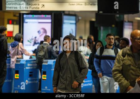 7 juillet 2023, Sao Paulo, Sao Paulo, Brésil : sao paulo, 20 juillet 2023 une panne électrique a paralysé les opérations sur la ligne 4-jaune du métro dans le tronçon entre les stations Fradique Coutinho et HigienÃ³polis ce jeudi après-midi (20), à soo paulo, Brésil (crédit image : © Wagner Vilas/ZUMA Press Wire) Banque D'Images
