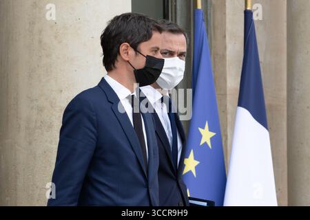 28 avril 2021, Paris, Ile-de-France (région, France : M. Gabriel ATTAL, porte-parole du Gouvernement et le ministre de la solidarité et de la santé, Olivier Veran, à la sortie du Conseil des Ministres, à l'Elysée le 28 avril 2021. (Crédit image : © Sadak Souici/ZUMA Press Wire) Banque D'Images
