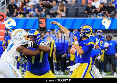 12 août 2023, Inglewood, Californie, États-Unis : 11 Brett Rypien, QB des Rams de Los Angeles lance une passe lors de leur match de pré-saison NFL contre les Chargers de Los Angeles le samedi 12 août 2023 au SoFi Stadium d'Inglewood, Californie. JAVIER ROJAS/PI (crédit image : © PI via ZUMA Press Wire) Banque D'Images