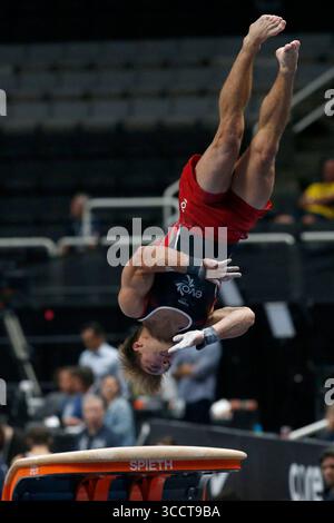 24 août 2023, SAN JOSE, CALIFORNIE : Curran Phillips (27 ans) se produit sur le caveau lors des Championnats de gymnastique Xfinity 2023 au SAP Center de San Jose, Californie, le jeudi 24 août 2023. (Crédit image : © David G. McIntyre/ZUMA Press Wire) Banque D'Images