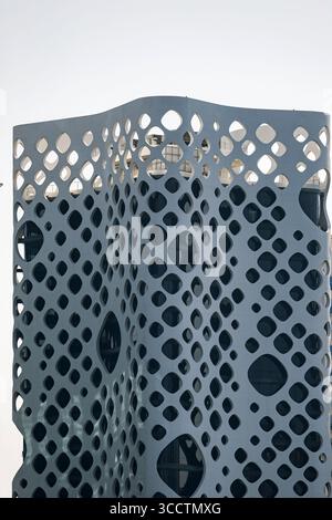 Bâtiment insolite, architecture moderne. O-14 gratte-ciel de bureaux de la tour de base situé dans Business Bay à Dubaï. Émirats arabes Unis - 1 nov 2023 Banque D'Images