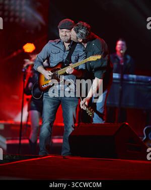 FORT LAUDERDALE, FL - 17 AVRIL : le chanteur country Blake Shelton se produit sur scène lors du Tortuga Music Festival. Shelton est également connu pour son rôle de juge dans les concours de chant télévisés Nashville Star, Clash of the Choirs et The Voice. Shelton était marié à Miranda Lambert et sort avec la chanteuse Gwen Stefani le 17 avril 2016 à Fort Lauderdale, Floride... People : Blake Shelton. (Crédit image : © SMG via ZUMA Press Wire) Banque D'Images