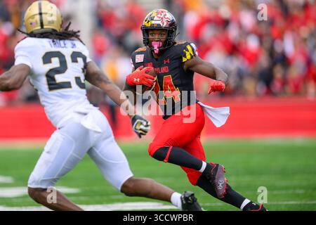 08 octobre 2022 : Maryland Terrapins Running Back Roman Hemby (24 ans) court le ballon pendant le match de football de la NCAA entre les Maryland Terrapins et les Purdue Boilermakers au SECU Stadium de College Park, MD. Reggie Hildred/CSM (crédit image : © Reggie Hildred/CSM via ZUMA Press Wire) Banque D'Images